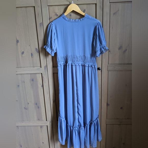 Feminine blue flowy dress - Picture 13 of 14